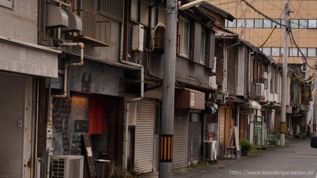 建物外側の風景