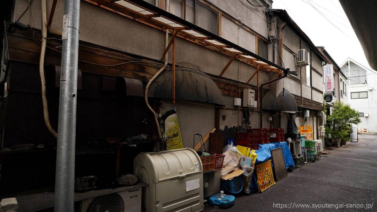 商店街脇の風景